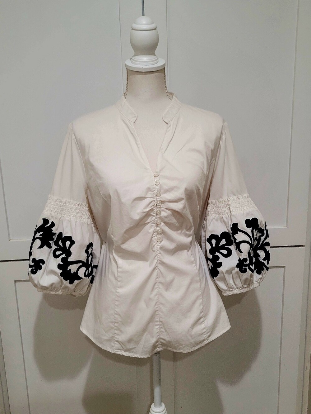 Cotton Blend Puff Sleeve Boho Blouse with Navy Appliqué | Size 14/16